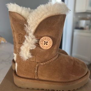 UGGs toddler T Baily Button